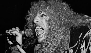 5 Famous Rock Songs That Begin With a Chorus
