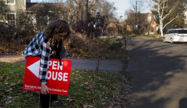 Home sellers are so fed up with cutting listing prices they’re just yanking their homes off the housing market altogether