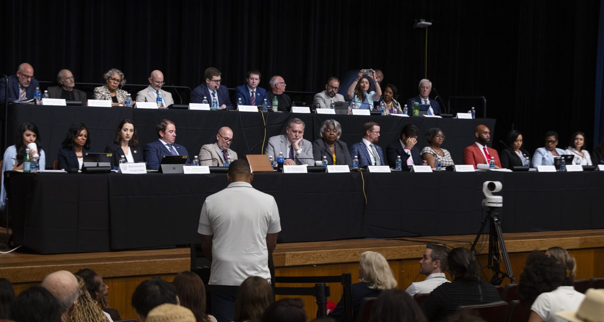 UTA hearing draws vocal crowd of redistricting opponents