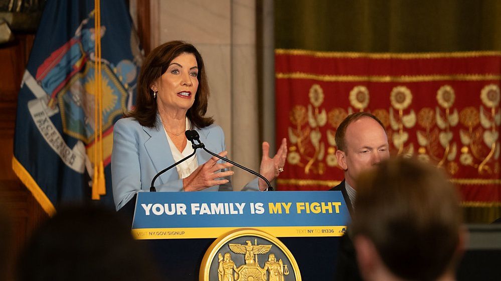 Gov. Hochul won't rule out banning masked ICE agents in N.Y.