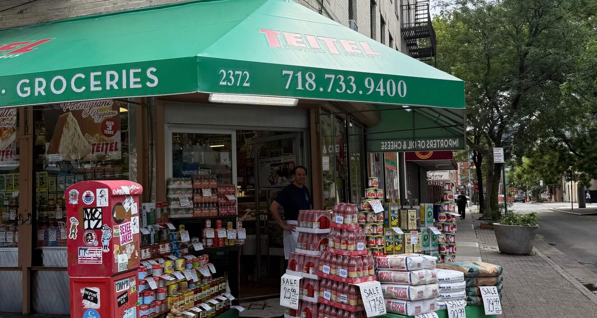 The Jewish story of a non-kosher Italian institution – The Forward