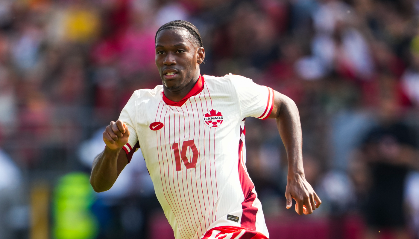 Jonathan David in Canada kit