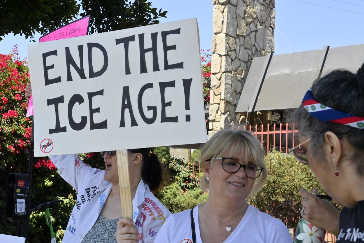 Judge blocks random immigration raids in LA