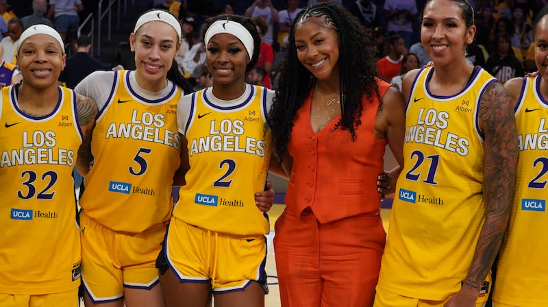 Photo of Los Angeles Sparks great Candace Parker poses with current Sparks players at Crypto.com Arena.  Photo by Dominique Williams.)