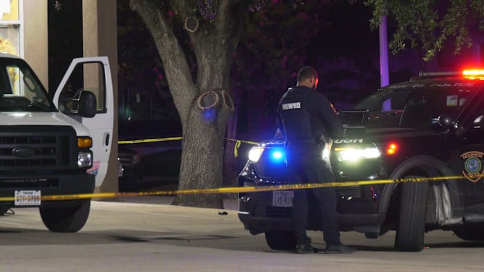 Man finds brother shot to death outside Houston business, gunman at large