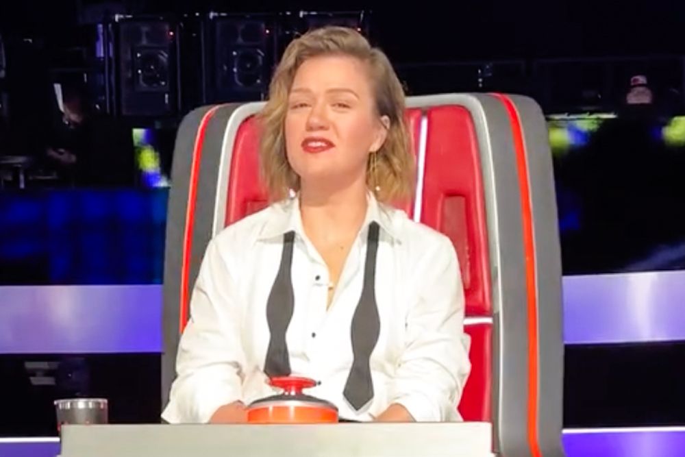 Kelly Clarkson Debuts a Choppy Bob as She Returns to ‘The Voice’ with a New Look