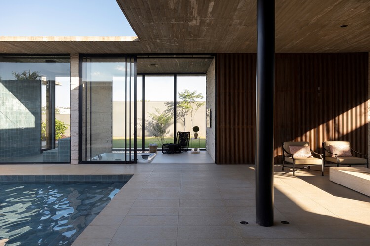 House G+B / Mariana Orsi Arquitetura + Design - Interior Photography, Door, Concrete