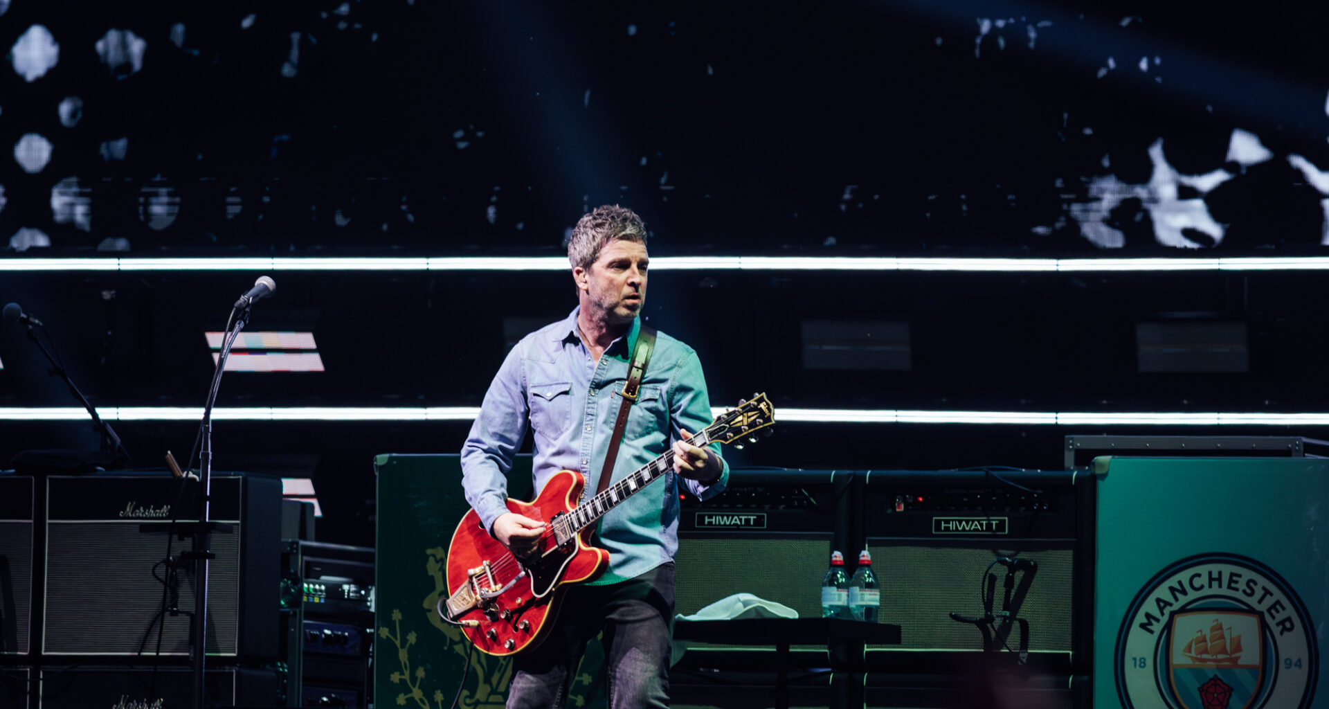 Watch Liam and Noel Gallagher bow to each other at the second night of the Oasis reunion tour
