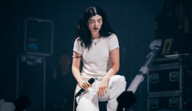 Lorde's 'Virgin' CDs don't work with most players, according to fans