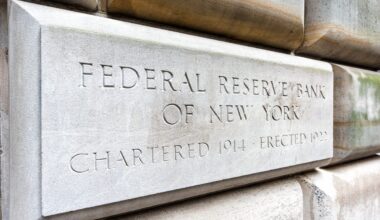 Fed Finds Inflation Expectations Ease, Spending Outpaces Income