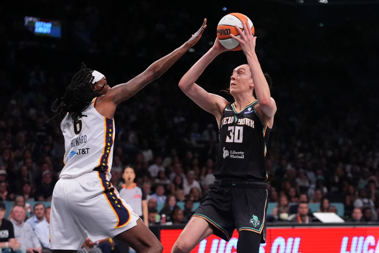 Breanna Stewart injury: WNBA star out indefinitely with bone bruise in knee