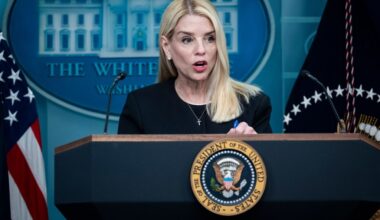 Trump administration sues Los Angeles over sanctuary city policies – Daily News