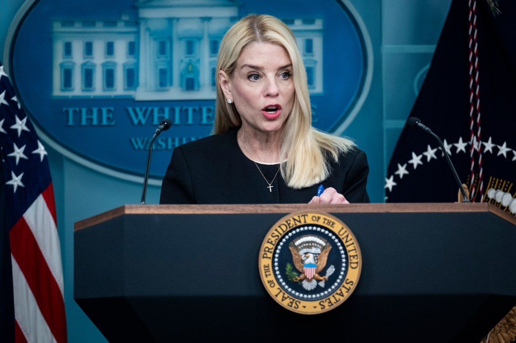 Trump administration sues Los Angeles over sanctuary city policies – Daily News