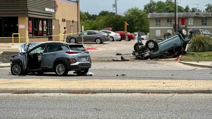 6 hospitalized, including children, after Southwest Side crash, SAPD says
