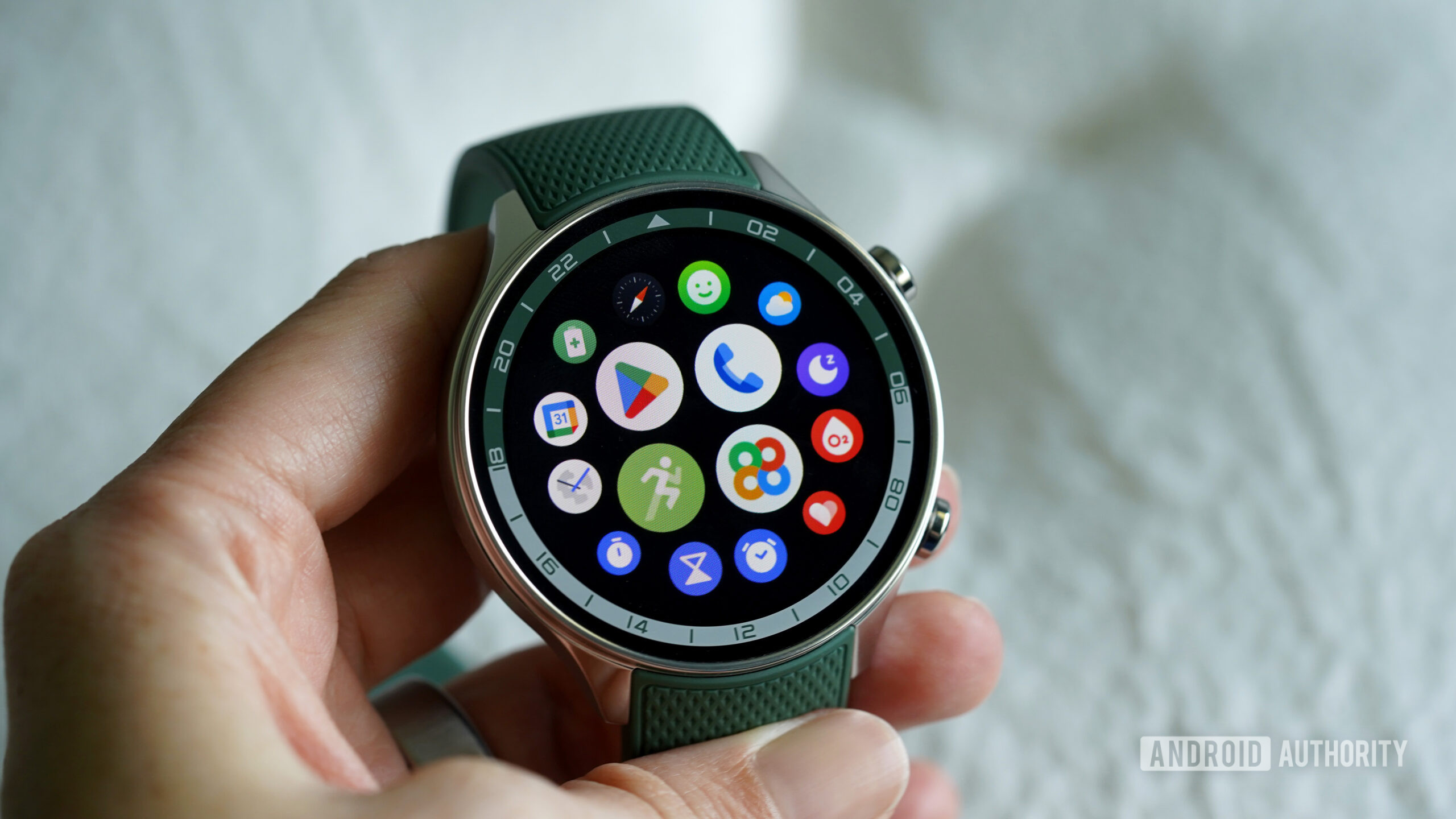 A OnePlus Watch 2R displays its app library.