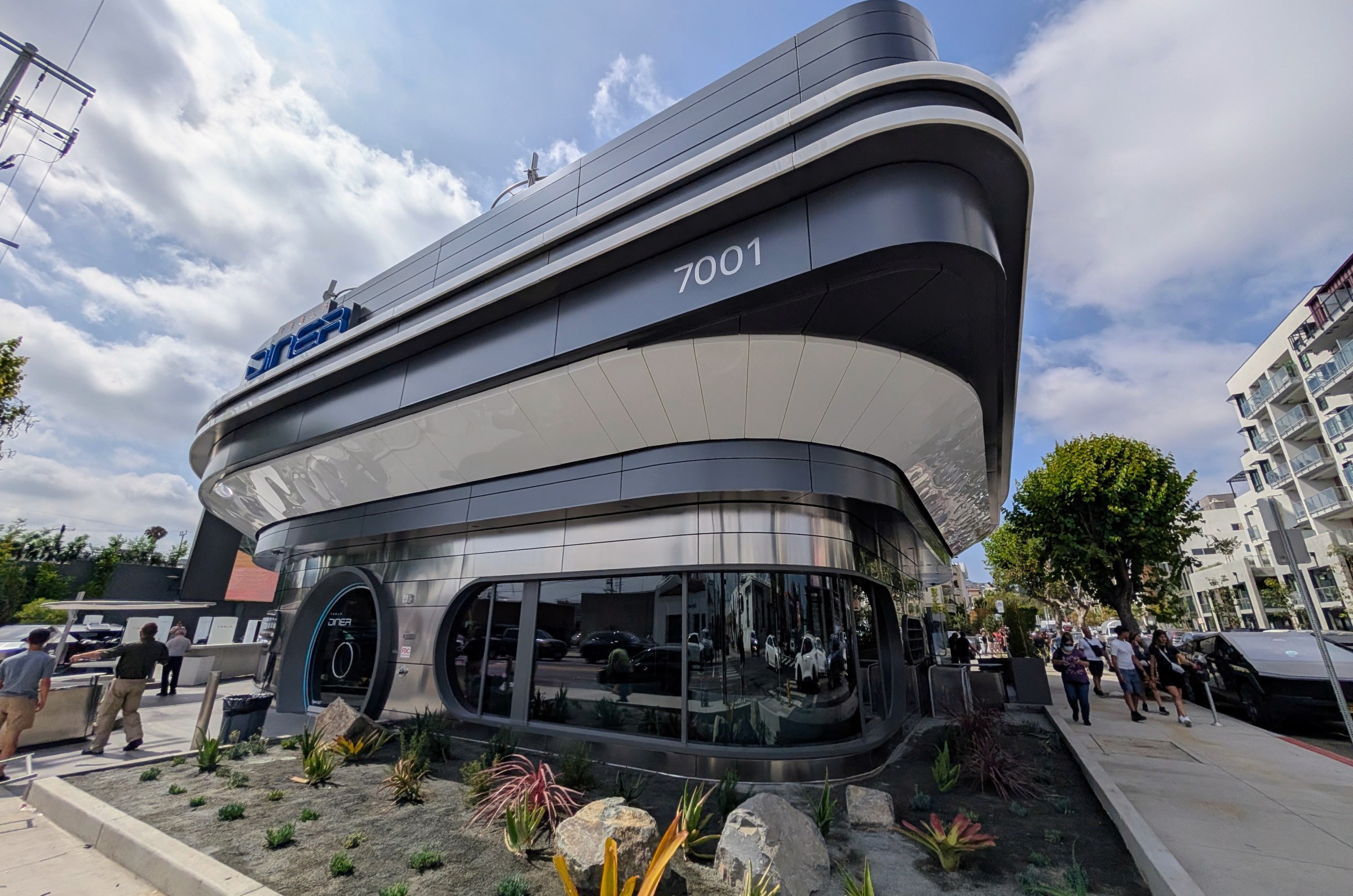 Tesla Diner’s exterior of foliage.
