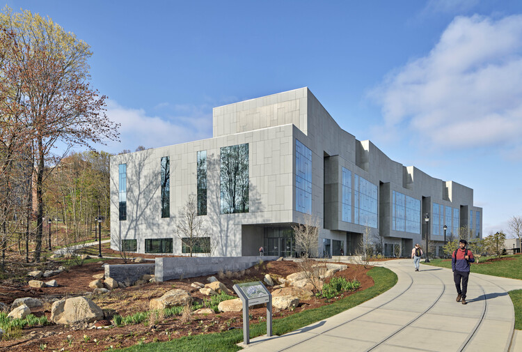 Science Research Center University of Connecticut / Payette - Exterior Photography, Garden
