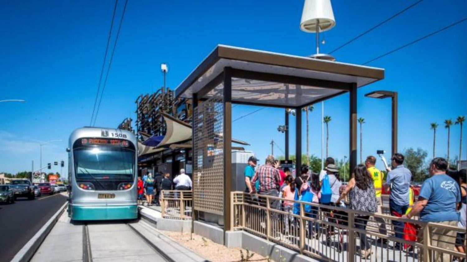 Phoenix light rail collision leaves 1 pedestrian dead...