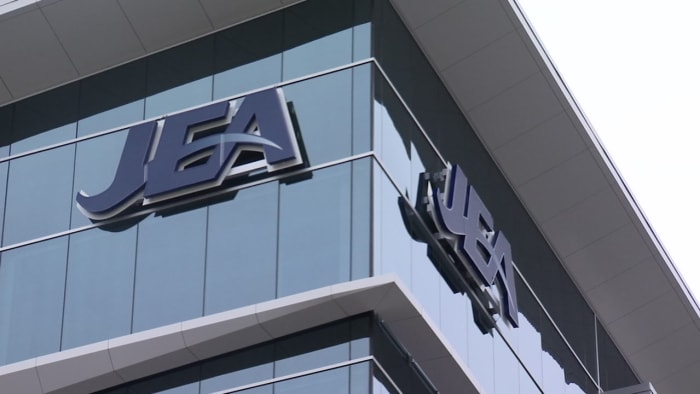 How do you save money during high heat weather? JEA has some tips
