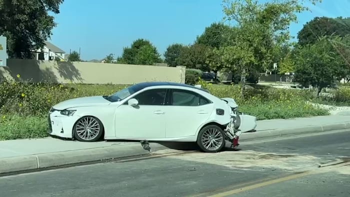 Four-vehicle crash in far west Bexar County causes road closure, BCSO says