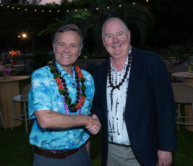 (L-R) Dr. James Sinclair and Dr. Thomas Buchholz at Scripps Spinoff Luau(Courtesy of Scripps Health Foundation)