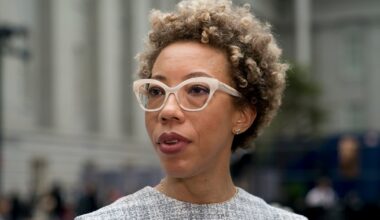 Georgia artist Amy Sherald pulls Smithsonian show, citing censorship