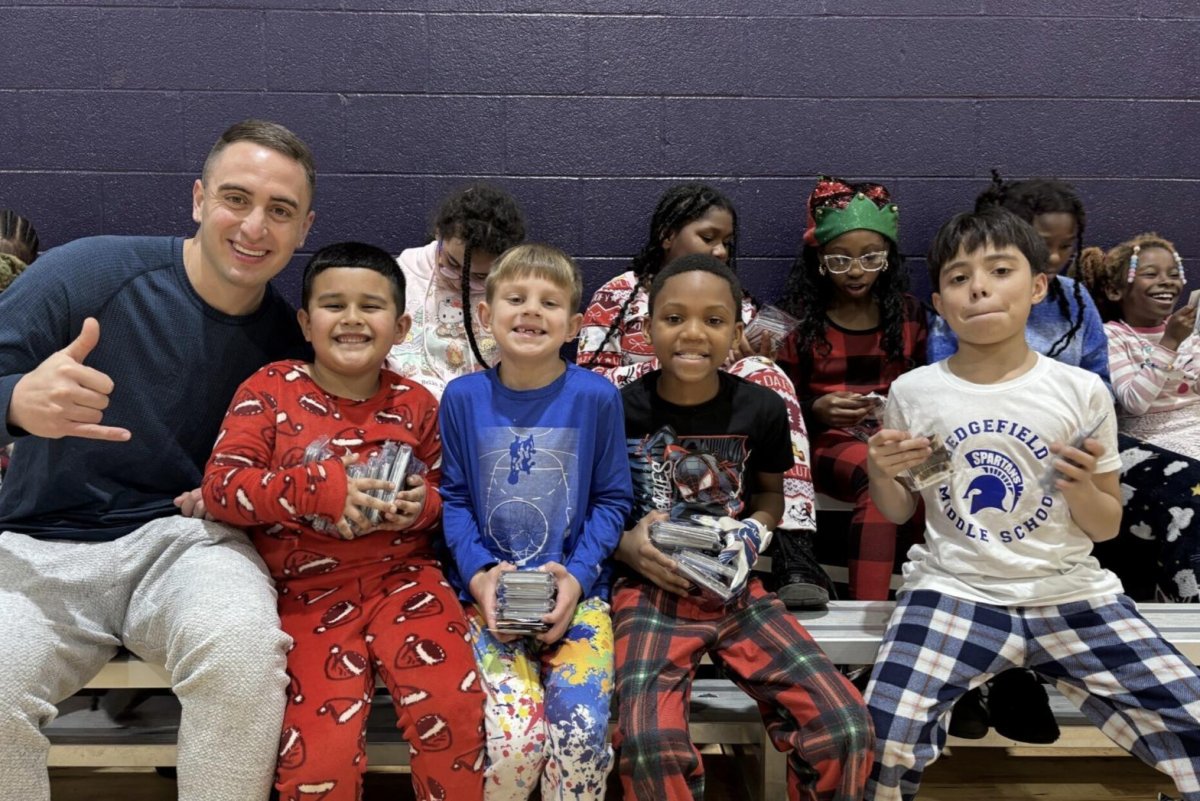 Replay Sports Cards to donate 1 million cards to Chicago youth