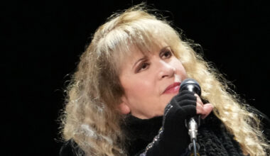 Watch Stevie Nicks Perform "Edge of Seventeen" and "The Lighthouse" on 'Saturday Night Live'