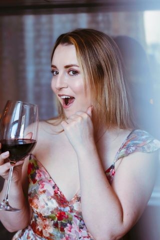 Author Willow Winters will be at Electric City Love Con....