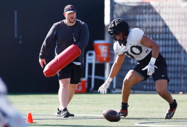 San Diego State assistant coach Rob Aurich, who has been promoted to defensvie coordinator, works a practice drill. (K.C. Alfred / The San Diego Union-Tribune)