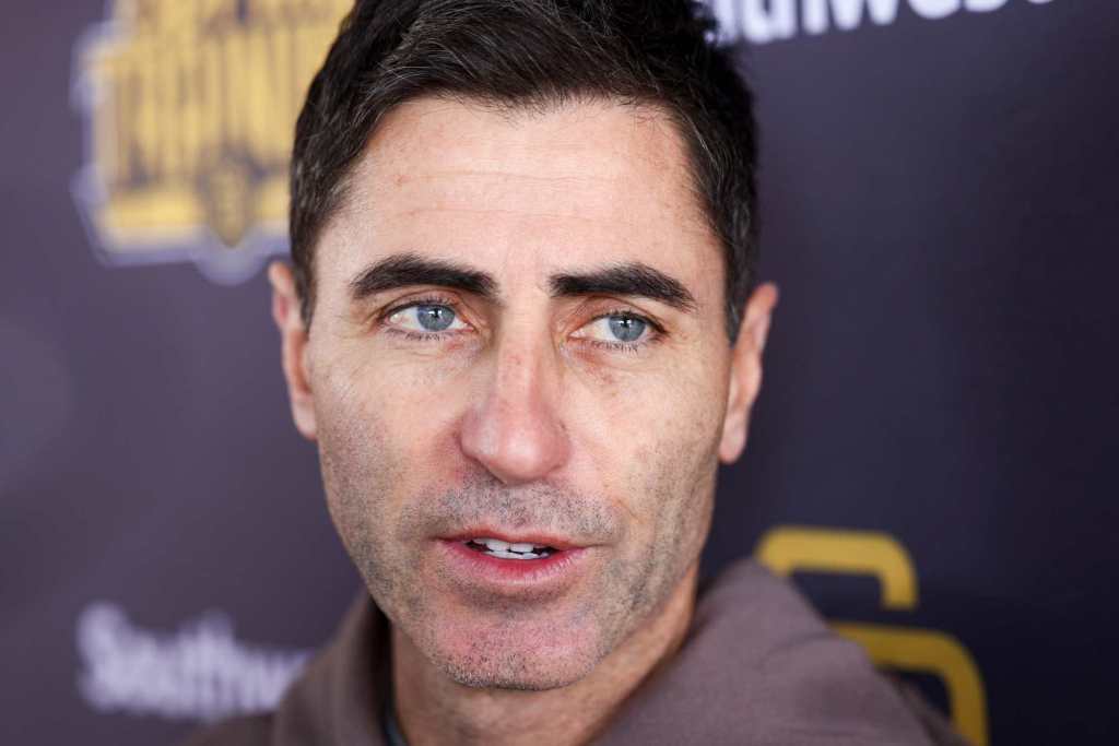 Padres need a backstop, but trade deadline comes with a catch
