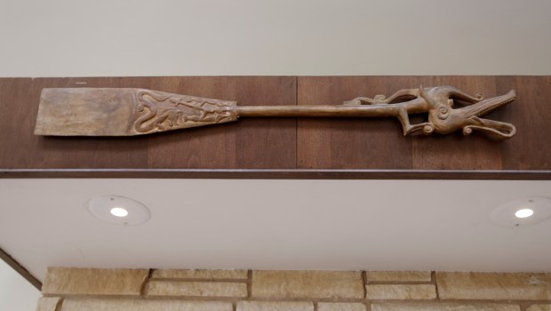A Polynesian oar on display at a home in Point Loma on Thursday, June 19, 2025. Designer Diana Clark offers tips on how to get the most bang for your buck and what to look for when shopping in thrift stores, consignment stores, Facebook Marketplace and the like.. (Photo by Sandy Huffaker for The San Diego Union-Tribune)