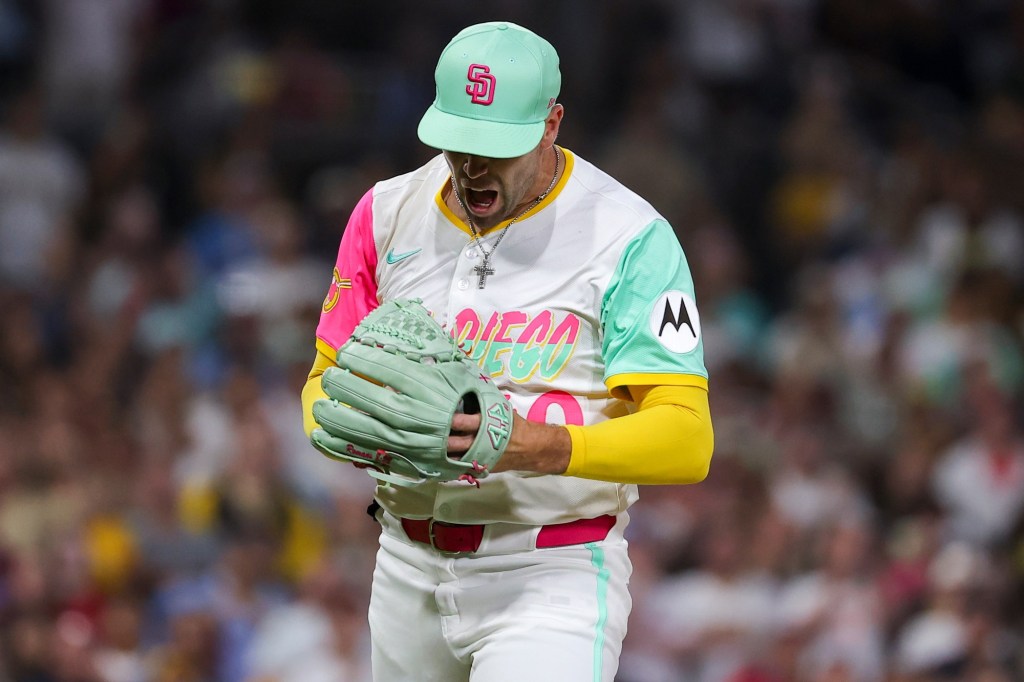 Padres do just enough to edge Phillies