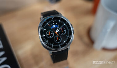 Samsung Galaxy 8 Classic showing pilot watch face