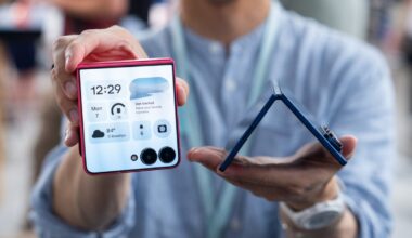 Samsung’s New Foldables Give the Keys to Google AI and Say, 'Here, You Drive.'