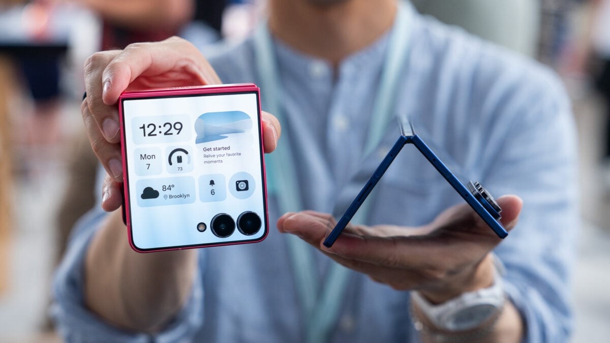 Samsung’s New Foldables Give the Keys to Google AI and Say, 'Here, You Drive.'