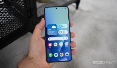 Samsung Galaxy Z Flip 7 home screen One UI 8