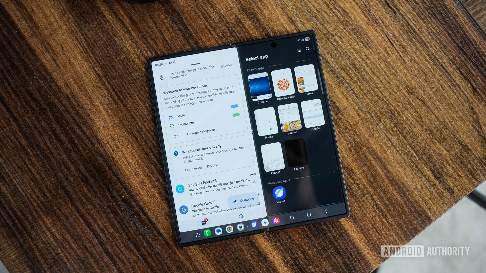 Samsung Galaxy Z Fold 7 split screen effect 50 50