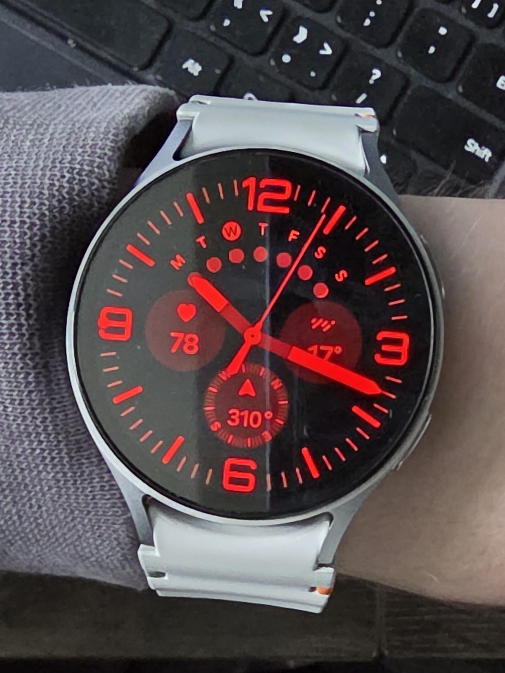 Simple Ultra watch face on the Galaxy Watch 7 AOD