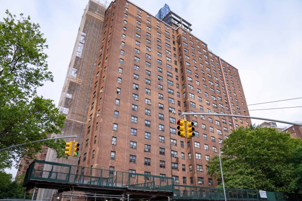 A man was fatally shot in the torso at 456 Dekalb Avenue Saturday night in Brooklyn, Sunday July 13, 2025. (Theodore Parisienne / New York Daily News)