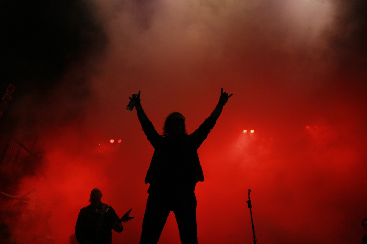 Classic rock singer shades other legendary vocalist. ‘He didn’t set the bar very high.’