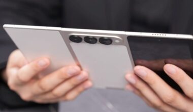 This 'G' Tri-Fold Phone Bends in Ways That Make Me Uncomfortable