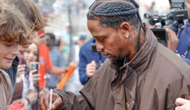 Travis Scott Shouts Out Justin Bieber's "SWAG" After Sales Battle