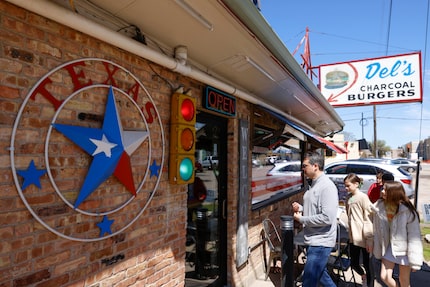 Del's Charcoal Burgers: same historic restaurant, now with a new grill, flattop, deep fryer...