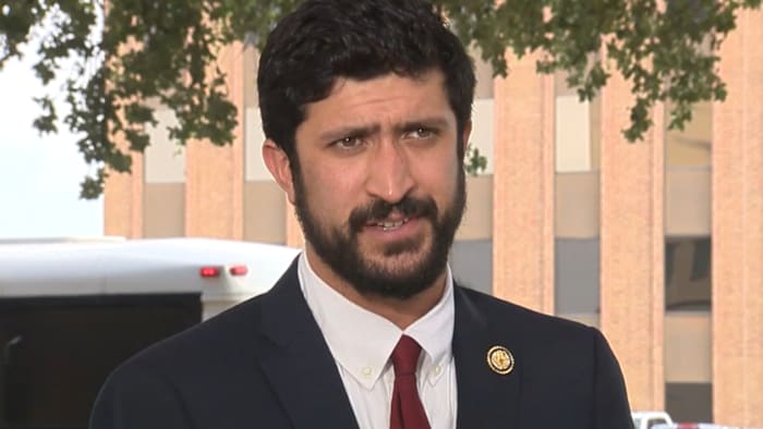 US Rep. Greg Casar calls ICE arrests in downtown San Antonio ‘disturbing,’ to meet with Mayor Gina Ortiz Jones