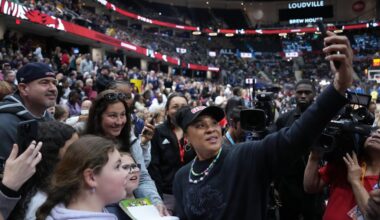“I Don’t Consider Myself Powerful” - When Dawn Staley Refused the Spotlight Despite South Carolina’s Rise