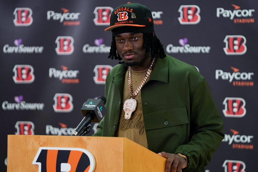 Bengals Sign First-Round DE Shemar Stewart
