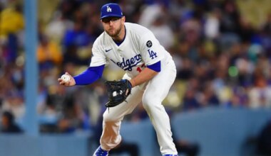 Dodgers' Max Muncy Exits Wednesday's Game With Scary Knee Injury