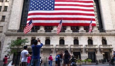 FX Daily: July 4th - Dollar remains independent of buyers | articles