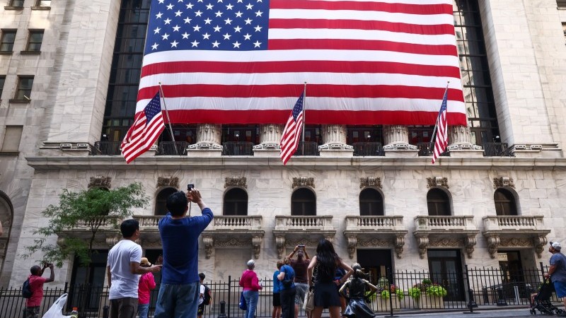 FX Daily: July 4th - Dollar remains independent of buyers | articles